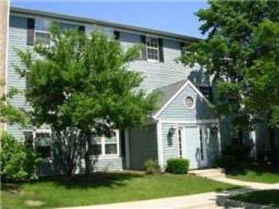 122 E Winchester Rd APT D, Libertyville, IL, 60048