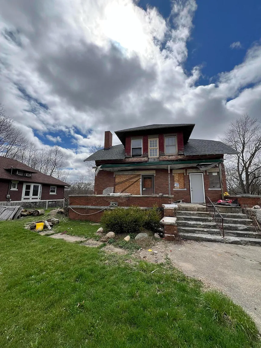 619 Michigan Ave W photo 1