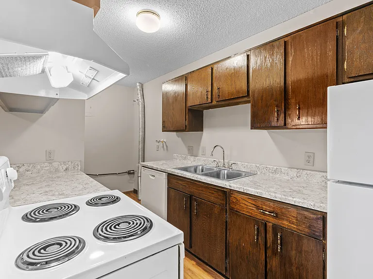 Griffin Court Apartments — Photo 31