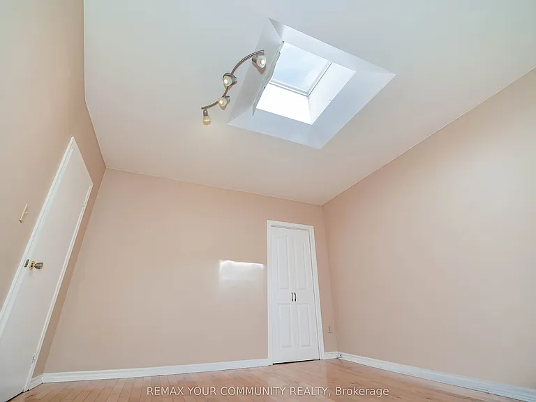 1378 Danforth Ave S #2 — Photo 20