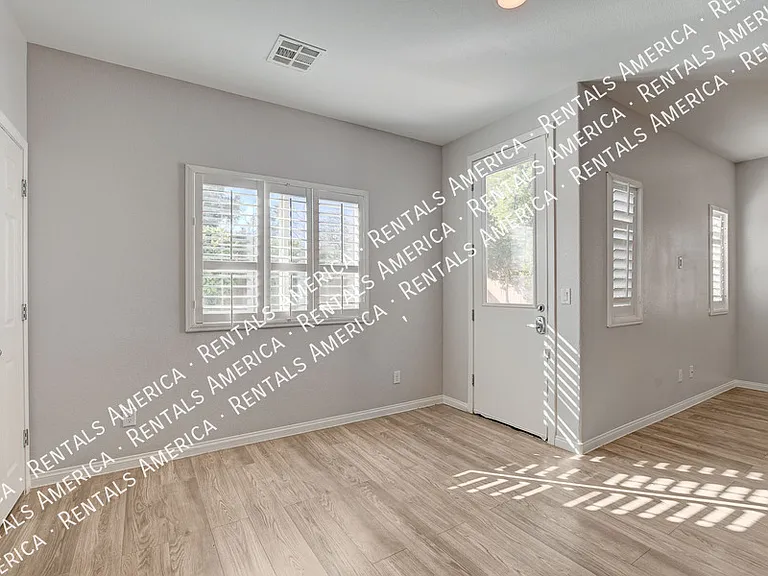 8271 Southern Cross Ave — Photo 4