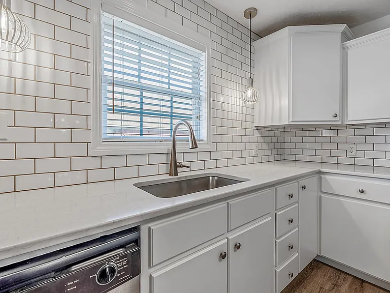 2213 Caleb Dr — Photo 3