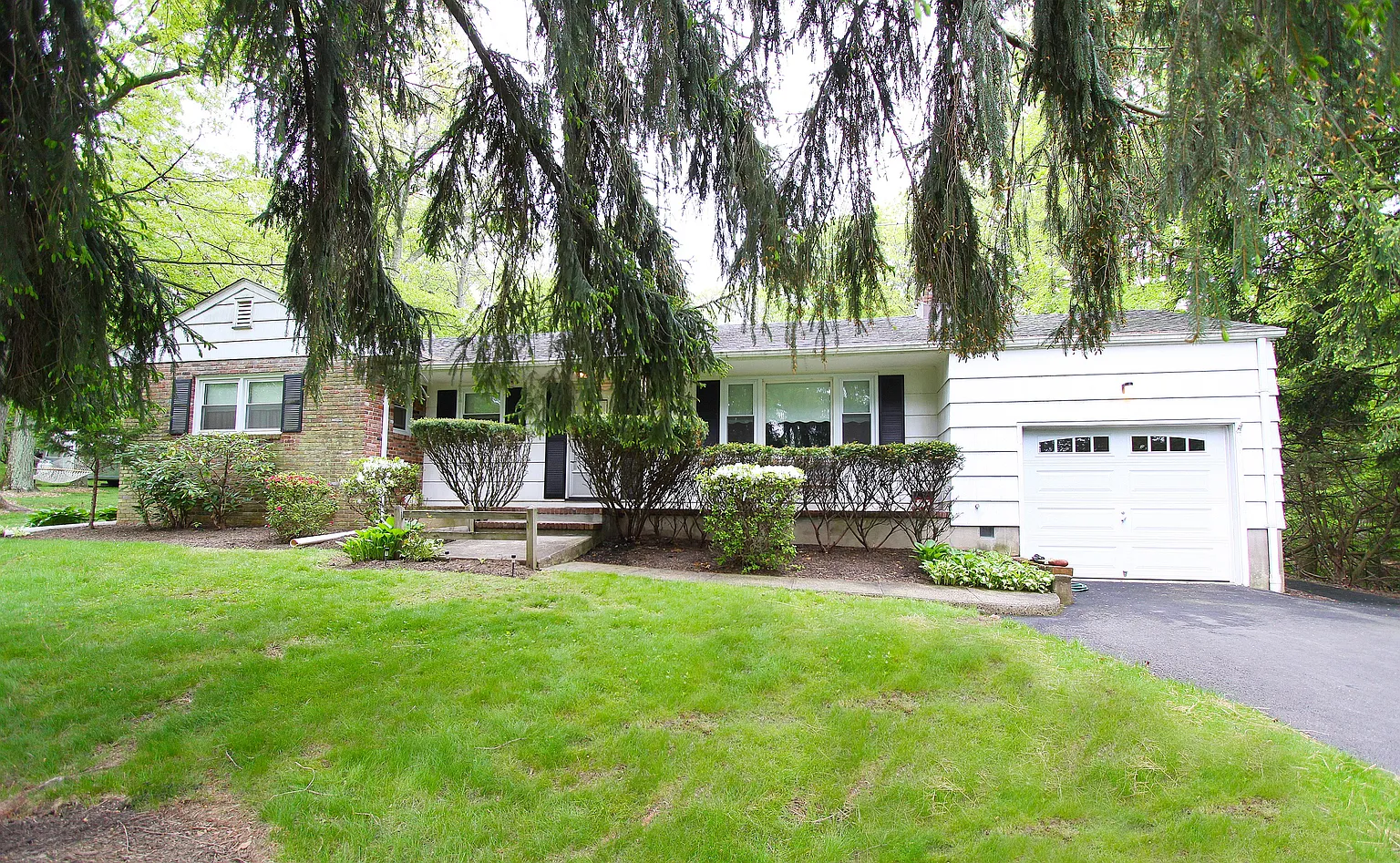 7 Greenbrier Rd photo 1