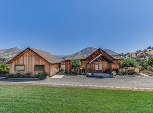 7042 Palomino Dr, Sanger, CA 93657