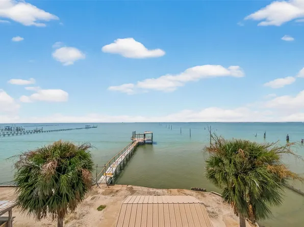 5106 Bayside Dr, Beach City, TX 77523