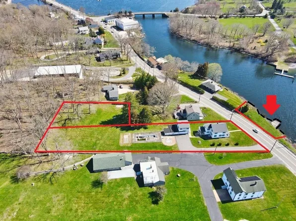 2052 Main Rd, Tiverton, RI 02878