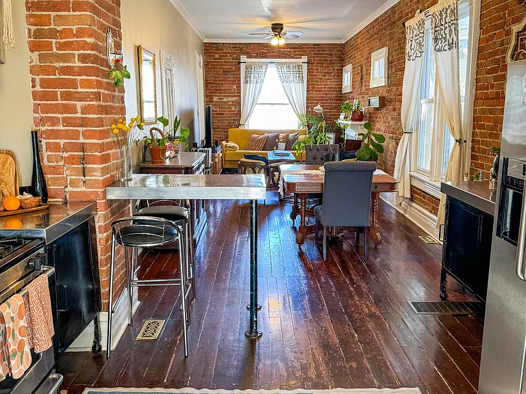 120 W Maple Ave — Photo 2