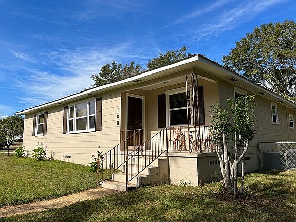 3rd image of 108 Colonial Ave