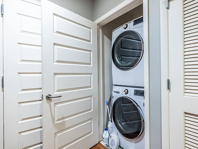 1080 Peachtree St NE #1201 — Photo 14