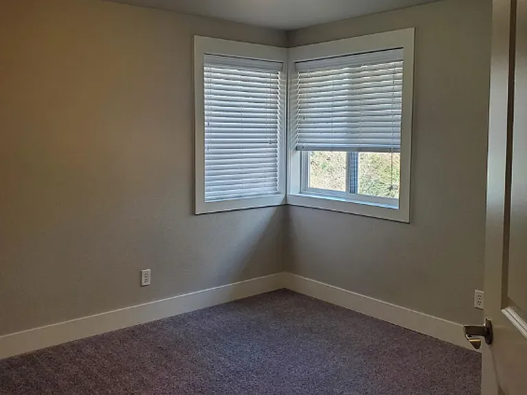 215 23rd Ave SW — Photo 14