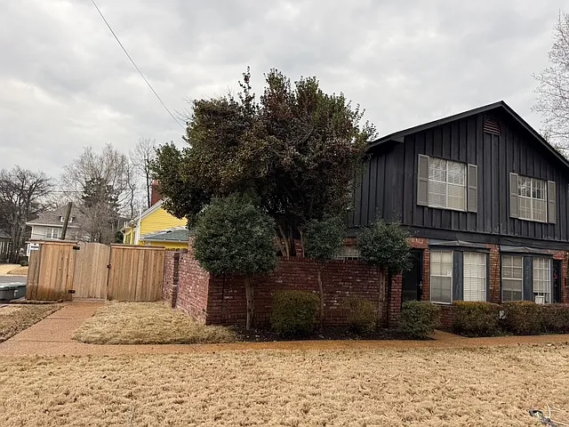 211 S Idlewild St — Photo 3