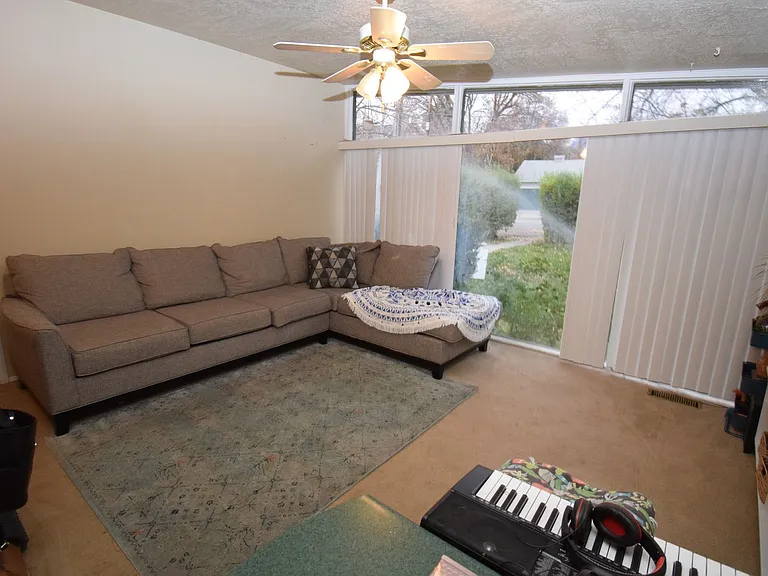 4826 S Viewmont St — Photo 3