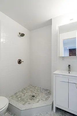 Rented by Compass | media 32