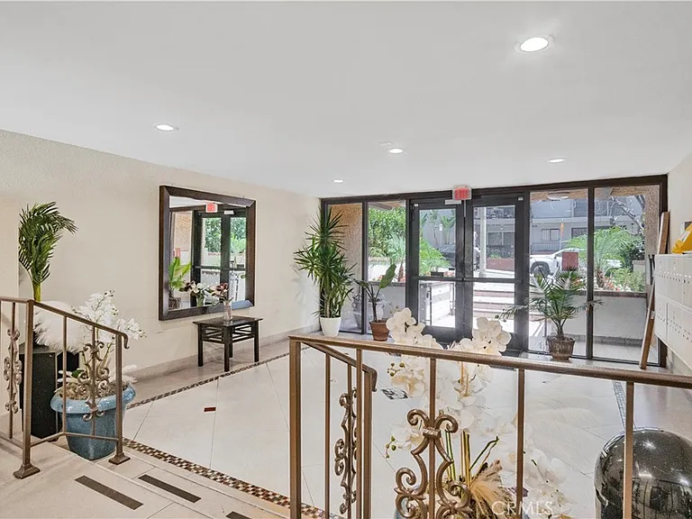 1735 N Fuller Ave #224 — Photo 8
