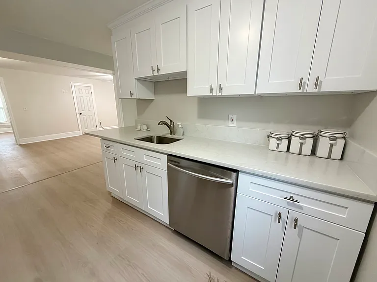 34 Kenwood Ave — Photo 5