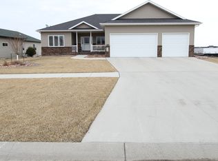 1410 36th St S, Moorhead, MN 56560