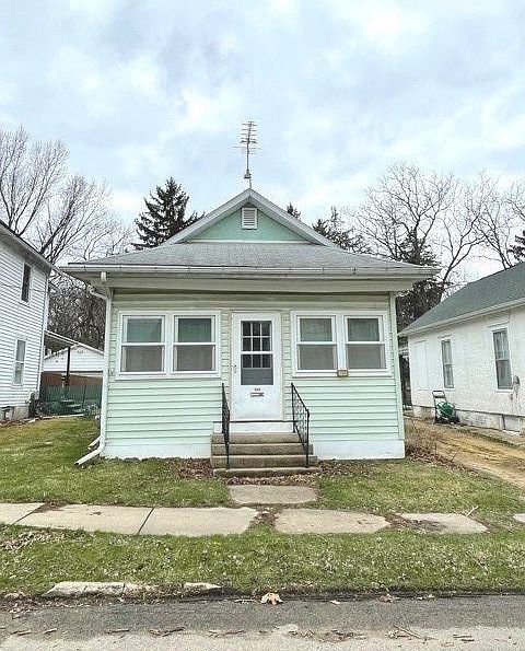 2nd image of 300 N Powell Ave