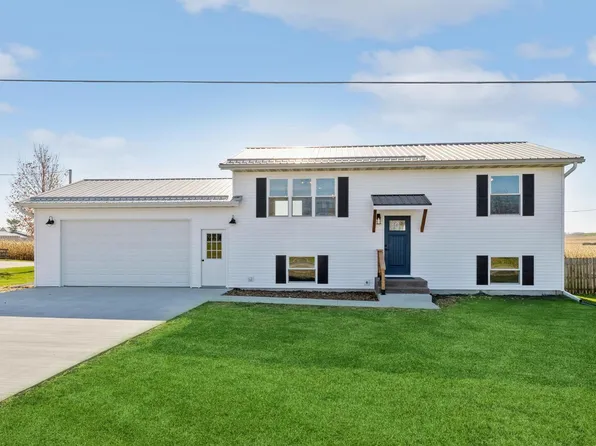 129 Park Ave, Charlotte, IA 52731