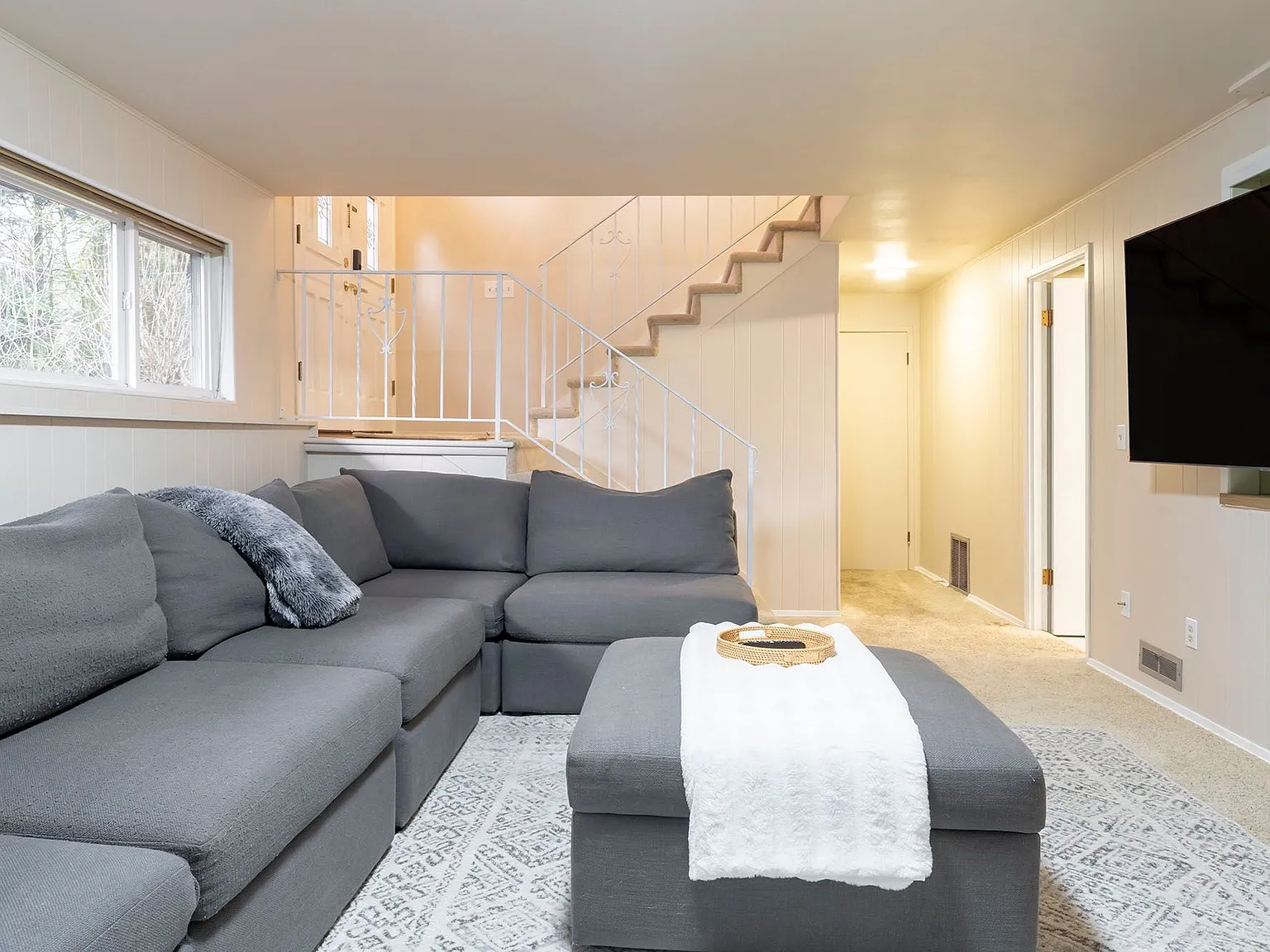4 bed, 2330 sqft, $5,299 — Photo 2
