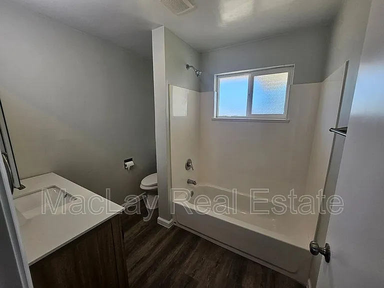 524 W 3rd Pl — Photo 15