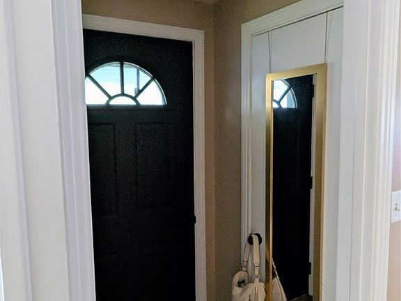 3rd image of 527 Salisbury Park Dr