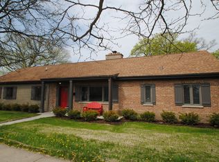 1900 Larkdale Dr, Glenview, IL