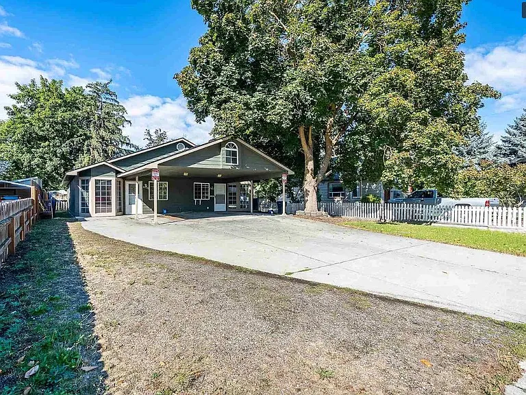 2433 N Pittsburg St — Photo 13
