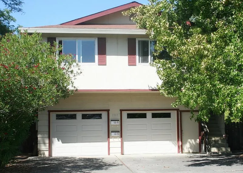 1317 Prentice Dr photo 1