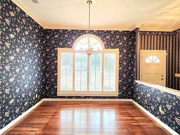 3rd image of 1049 Riverdale Dr