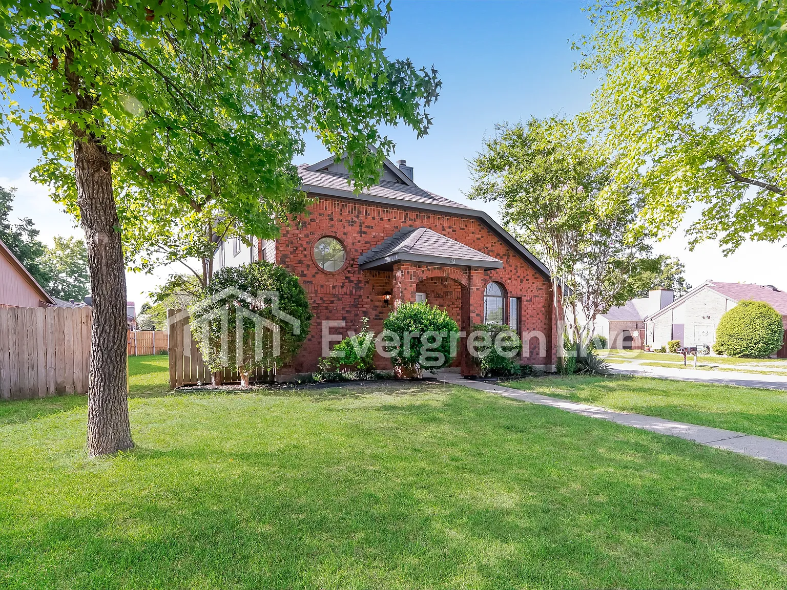 3 bed, 3.0 bath, 2057 sqft, $2,045 — Photo 3