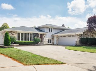 6911 Terrace Dr, Downers Grove, IL 60516