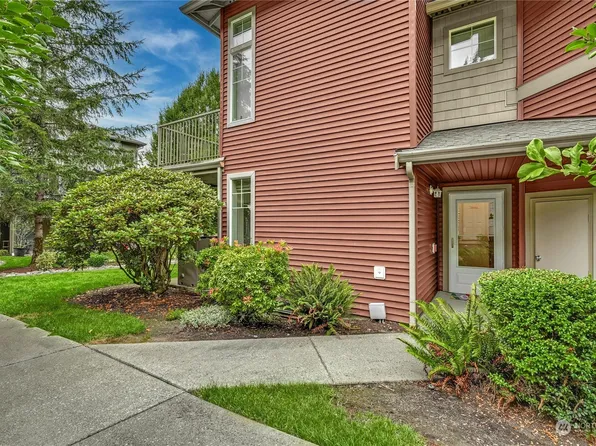 15325 SE 155th Place #T1, Renton, WA 98058