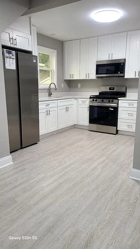 3 bed, 1.0 bath, 803 sqft, $2,400 — Photo 1