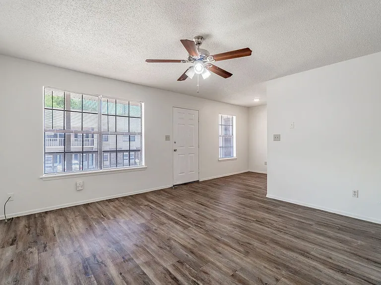 2020 Baldwin St #9 — Photo 4