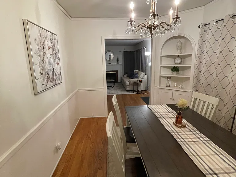 2335 N Maroa Ave — Photo 2