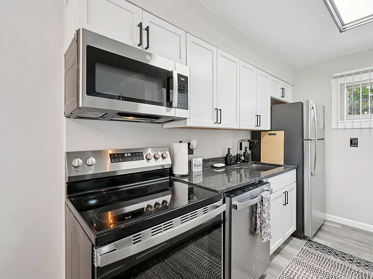 Eton Square Apartments and Townhomes — Photo 29