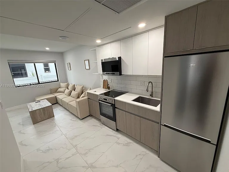 944 Jefferson Ave #15 — Photo 6