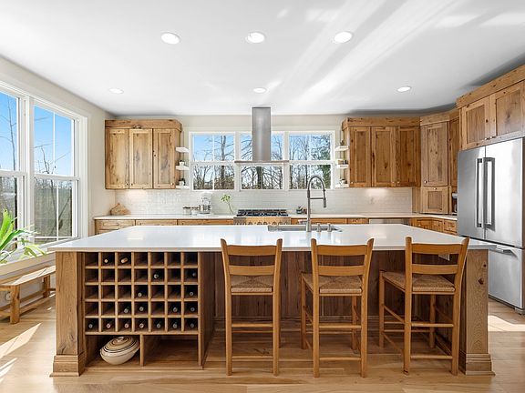 3rd image of 8012 Poplar Ridge Ln