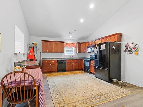 5th image of 205 Amethyst Way