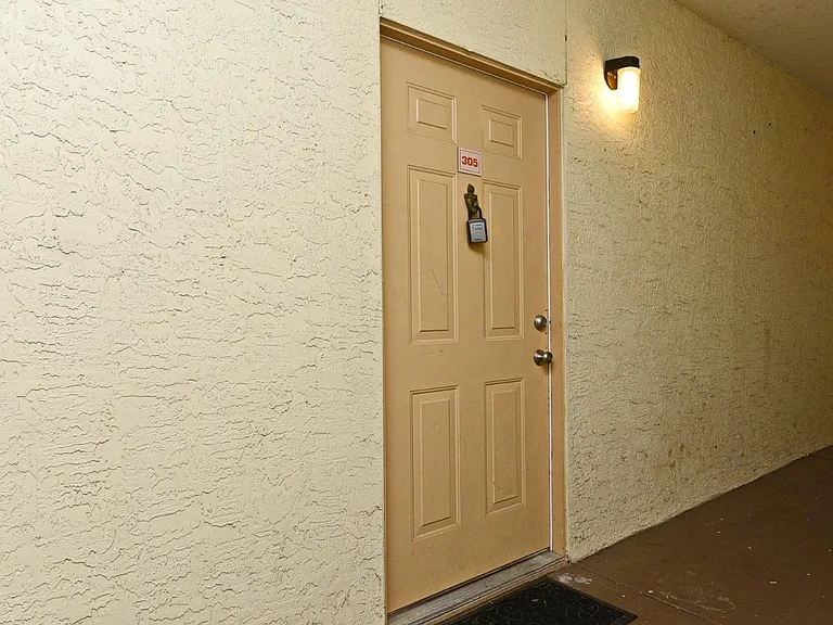 826 Camargo Way #305 — Photo 13