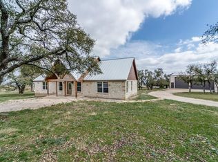 955 Axis Cir, Fredericksburg, TX 78624