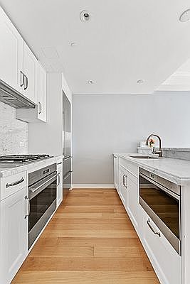 4th image of 225 E 19th St #704