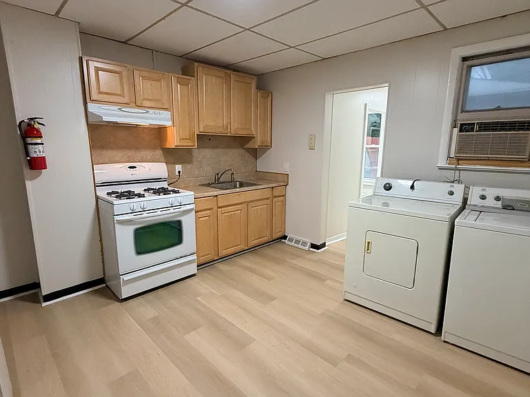 337 Woodland St — Photo 4