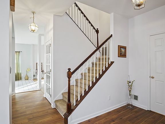 3rd image of 42 Huntley Way