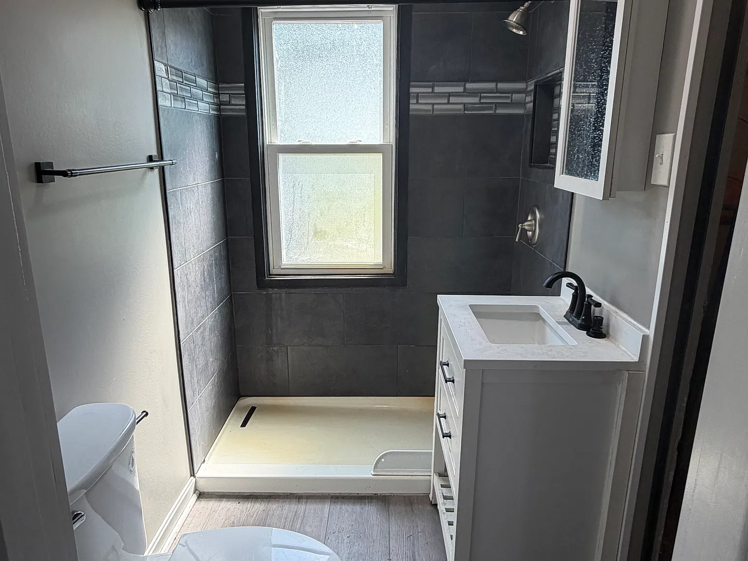 2 bed, $1,100 — Photo 3