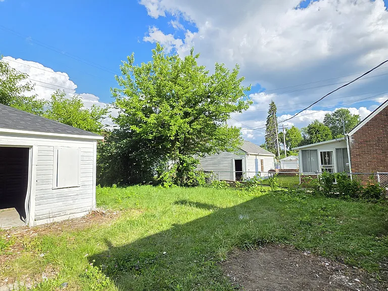 18412 Ferguson St — Photo 18