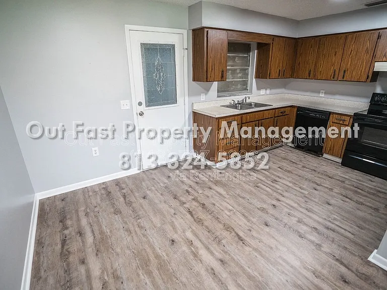 6913 Mathers Ln #B — Photo 13