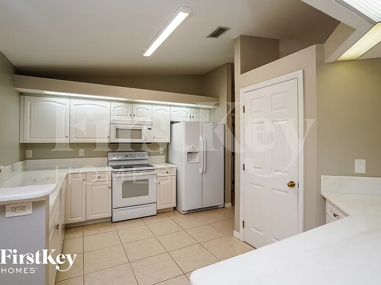 2912 SW 2nd Ave — Photo 7