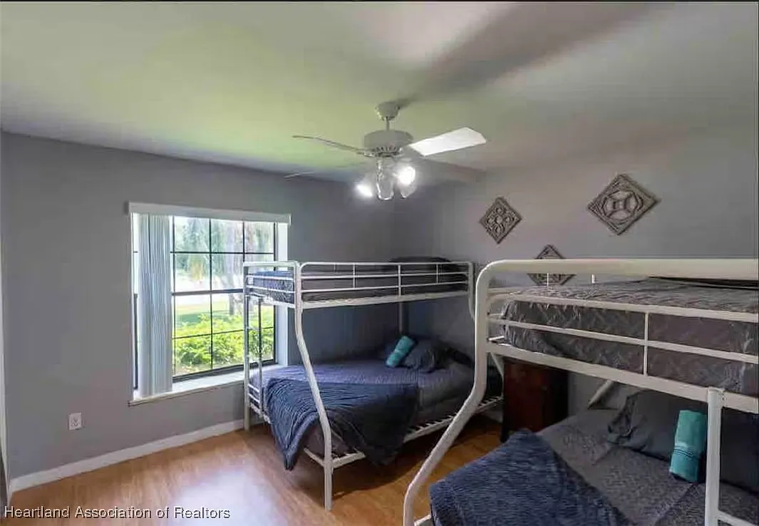 4 bed, 2.5 bath, 2555 sqft, $4,500 — Photo 2