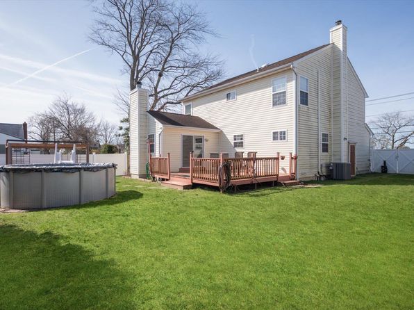1040 Wellwood Avenue, West Babylon, NY 11704